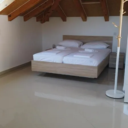 Kukuljica 2 4*